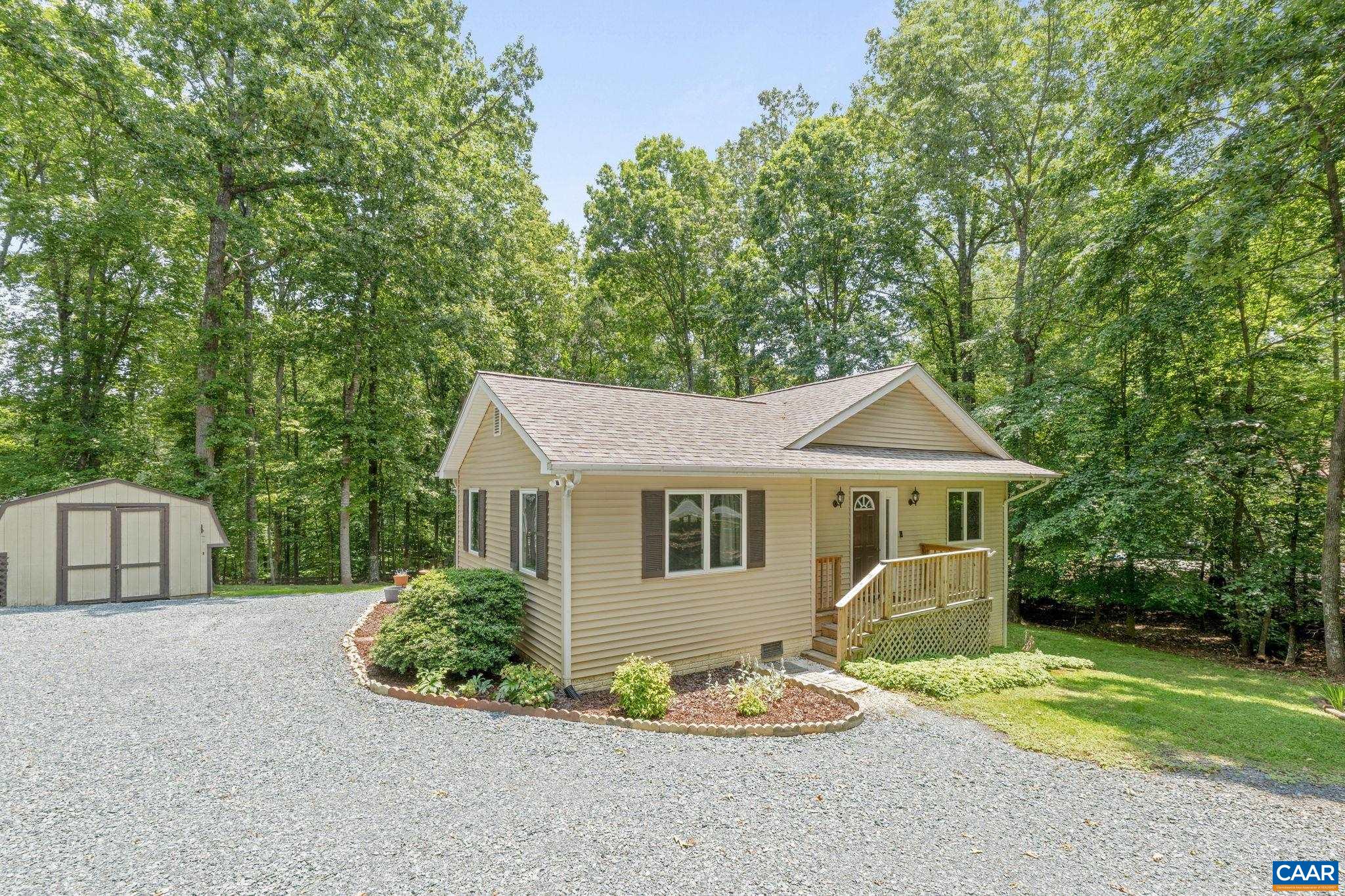 7 Sand Trap Terrace Palmyra, VA 22963 - Photo 5 of 27 a front view of a house with a yard