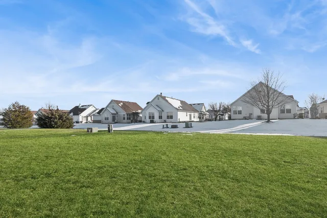 $275,000 | 1703 Fieldstone Drive South, Unit 1703, Shorewood, IL 60404