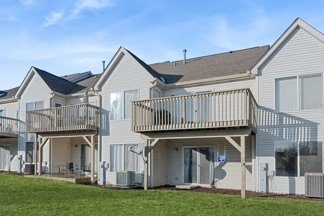 $275,000 | 1703 Fieldstone Drive South, Unit 1703, Shorewood, IL 60404