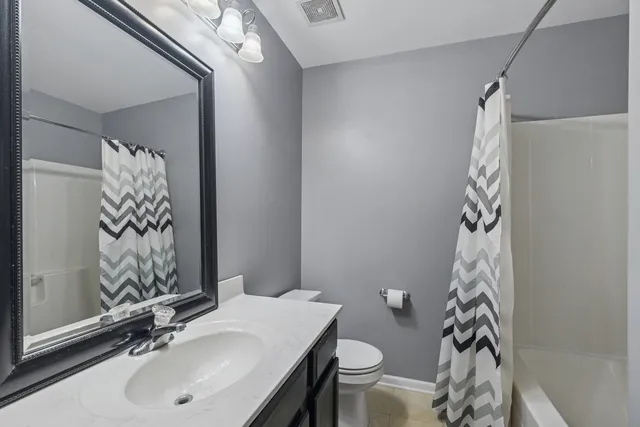 $275,000 | 1703 Fieldstone Drive South, Unit 1703, Shorewood, IL 60404