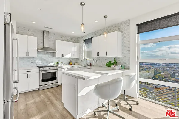 $8,000 | 3861 West Point Drive, Los Angeles, CA 90065