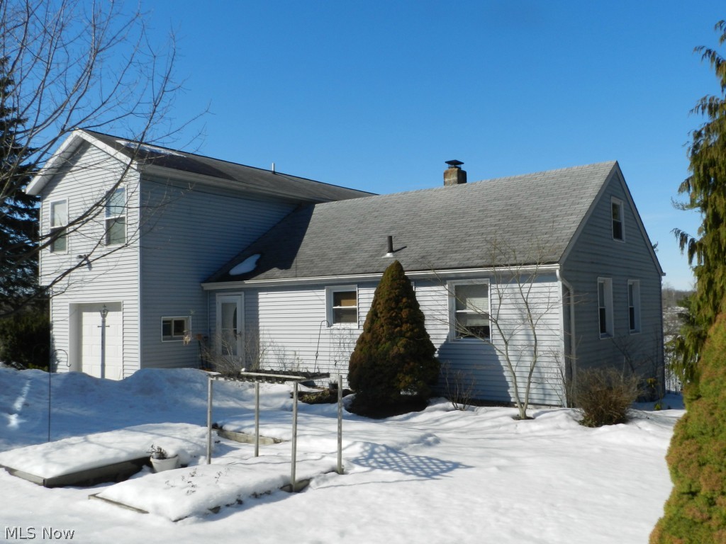 12150 Springview Drive Burton, OH 44021 - Photo 2 of 7 Gallery Image 2