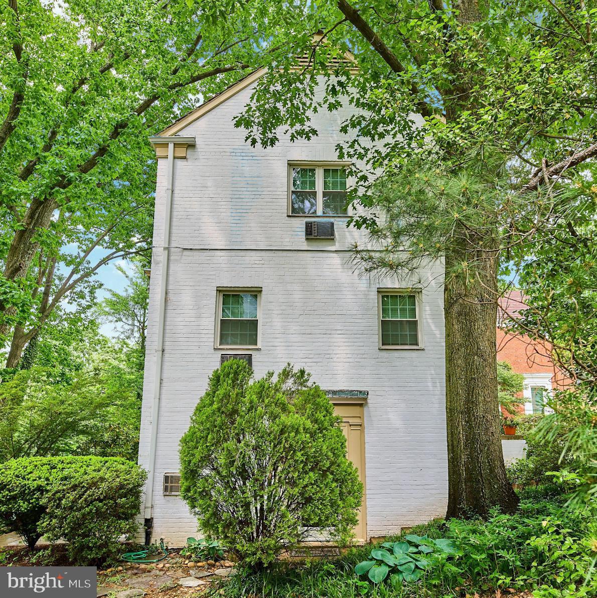 3432 Gunston Road Alexandria, VA 22302 - Photo 2 of 24 Welcome to 3432 Gunston Rd.