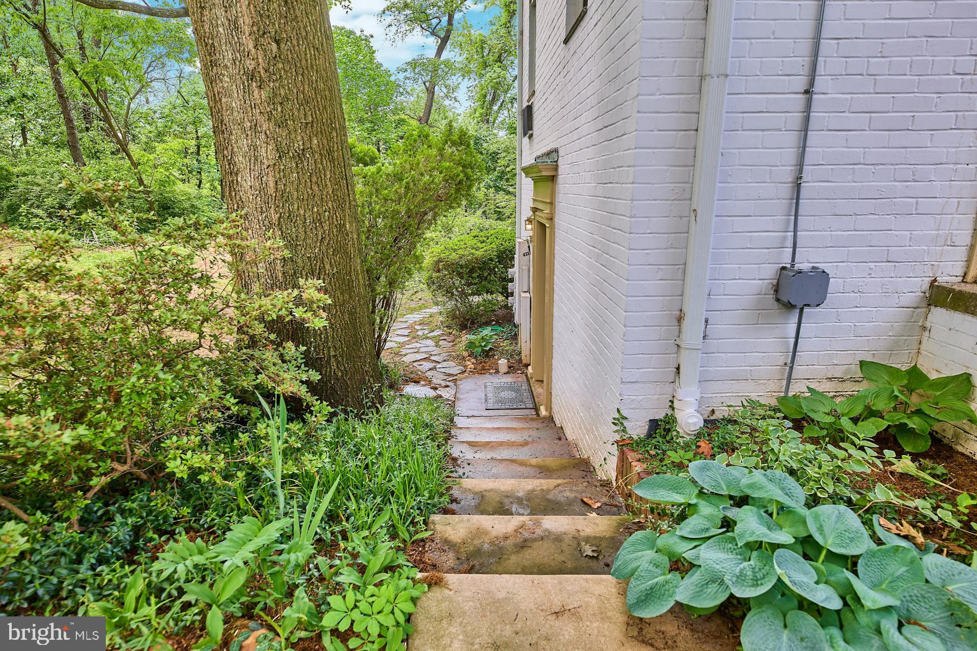 3432 Gunston Road Alexandria, VA 22302 - Photo 3 of 24 Welcome to 3432 Gunston Rd.