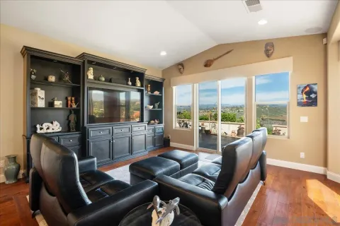 $1,595,000 | 18623 Lancashire Way, San Diego, CA 92128