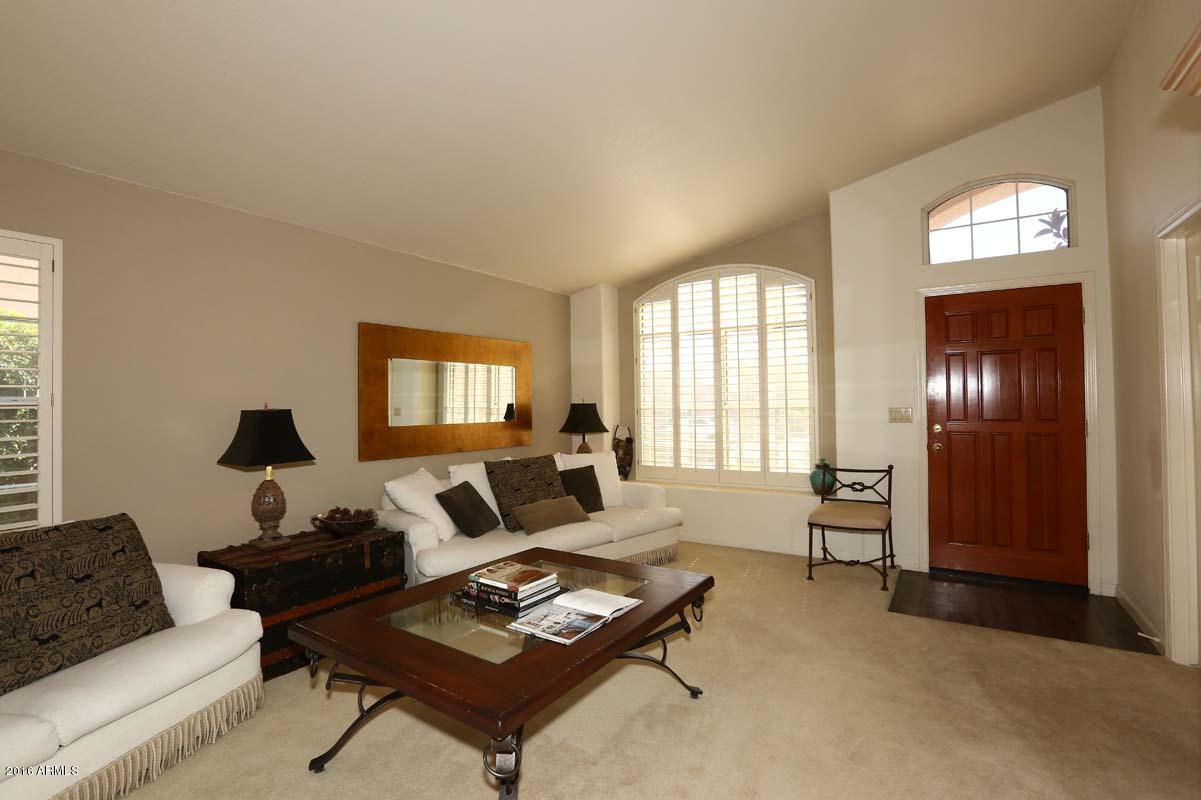 2914 East Calavar Road Phoenix, AZ 85032 - Photo 4 of 39 Living Room