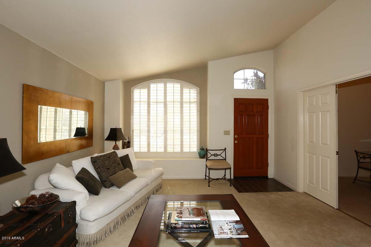 2914 East Calavar Road Phoenix, AZ 85032 - Photo 5 of 39 Living Room
