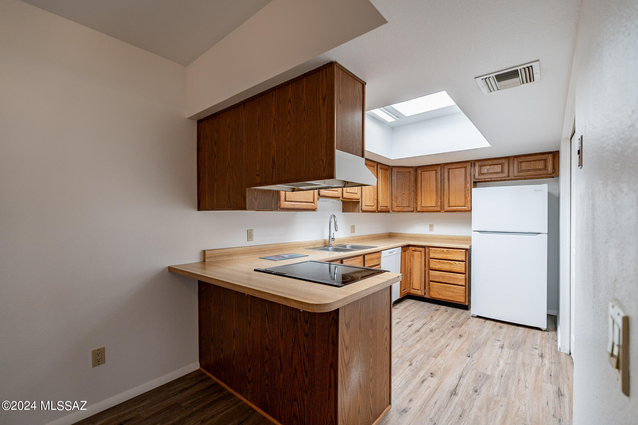 1949 North Swan Road, Unit 26 Tucson, AZ 85712 - Photo 9 of 38 Gallery Image 9