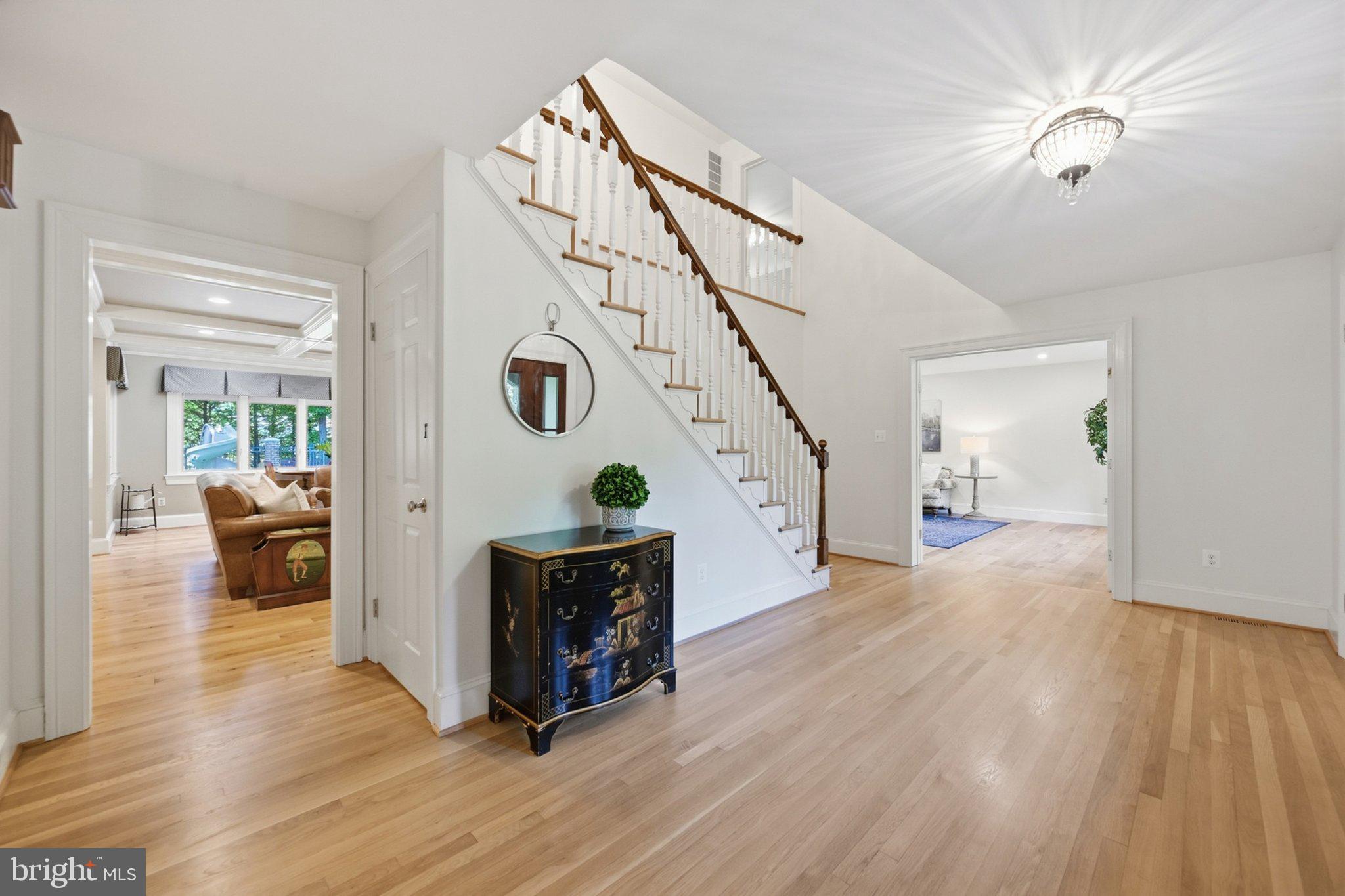 10804 Lockland Road Potomac, MD 20854 - Photo 10 of 47 Foyer