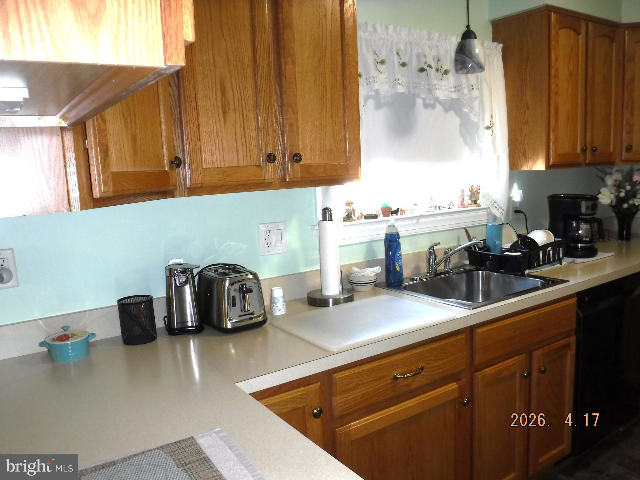 16 Crafton Road Essex, MD 21221 - Photo 17 of 57 Kitchen