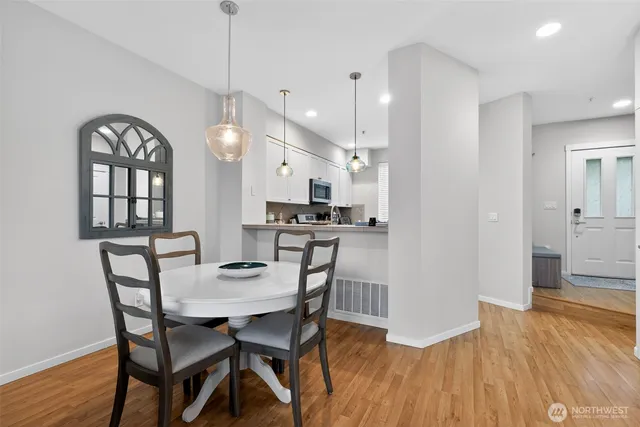 $920,000 | 10901 124th Avenue Northeast, Unit 24, Kirkland, WA 98033