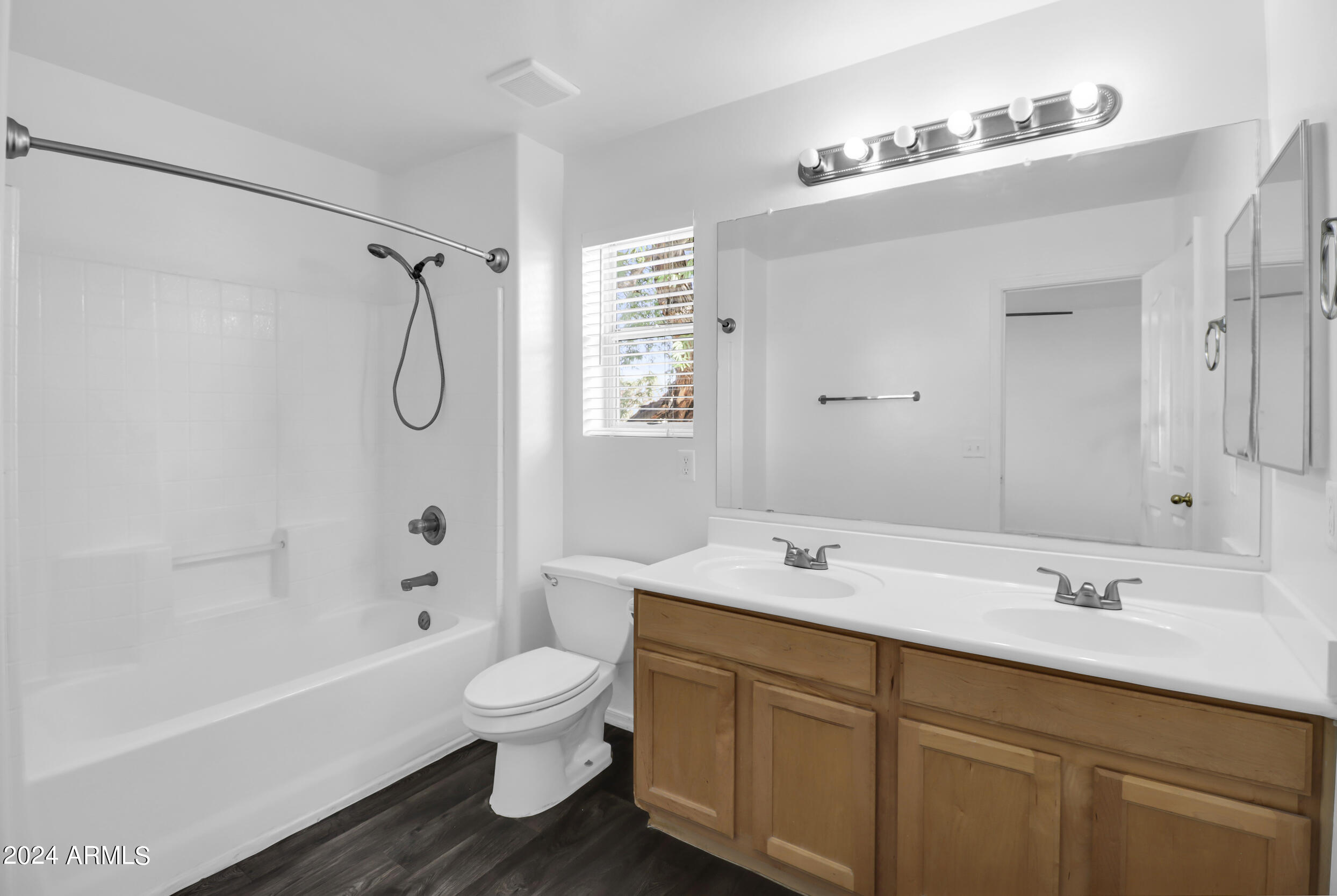 618 East El Prado Road Chandler, AZ 85225 - Photo 23 of 39 Primary Bathroom