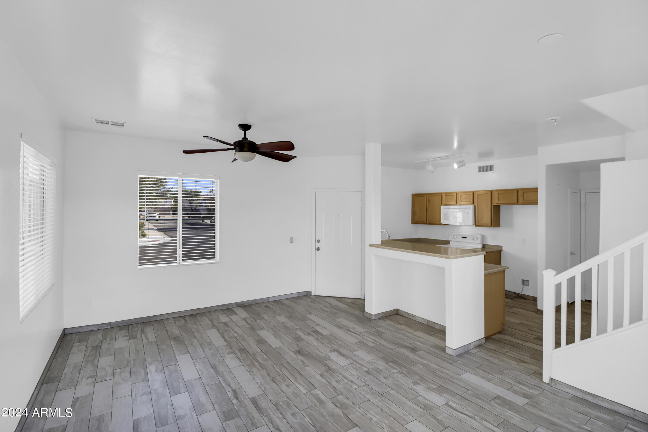 618 East El Prado Road Chandler, AZ 85225 - Photo 8 of 39 Living Room