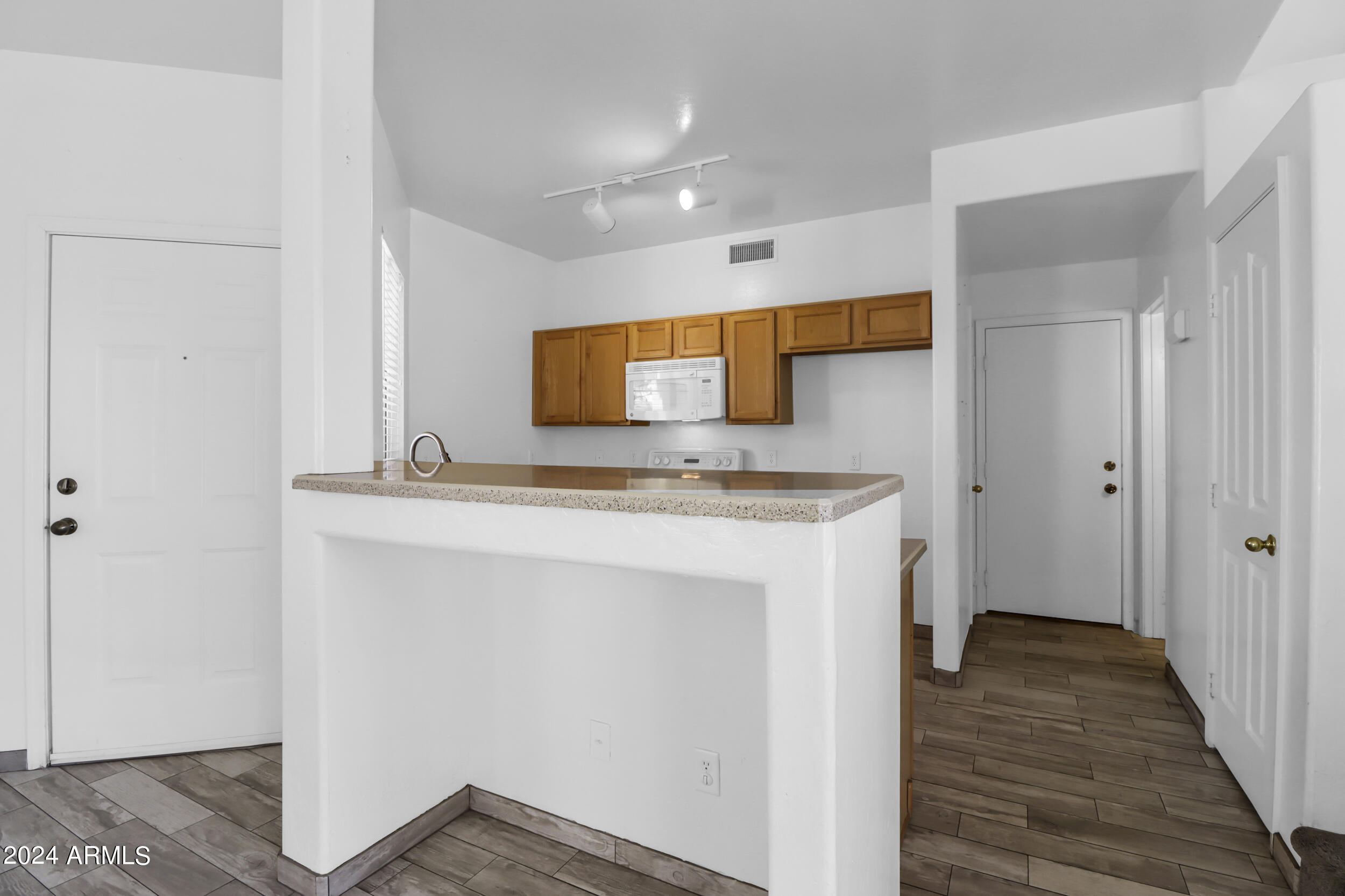 618 East El Prado Road Chandler, AZ 85225 - Photo 9 of 39 Kitchen