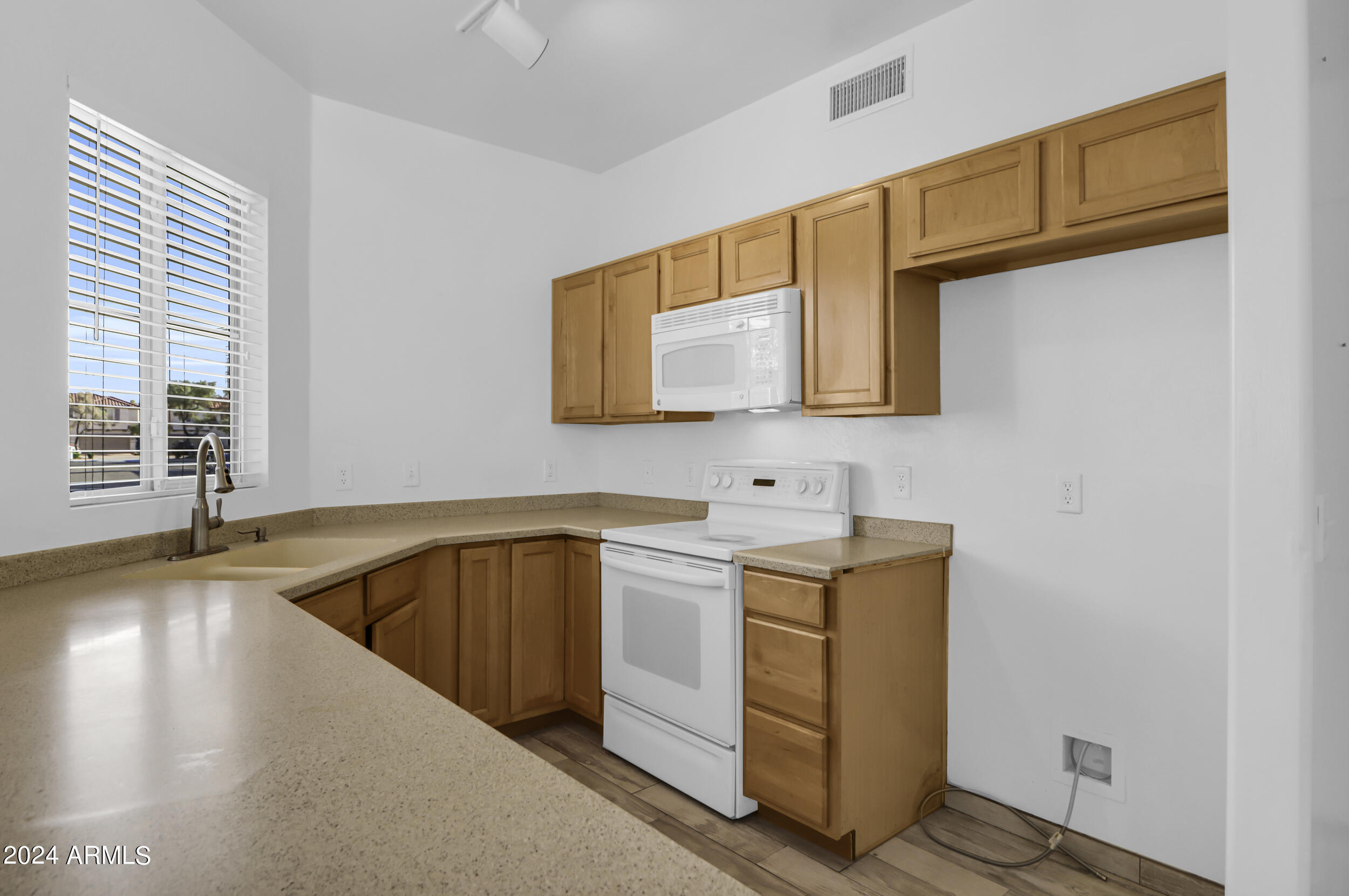 618 East El Prado Road Chandler, AZ 85225 - Photo 10 of 39 Kitchen
