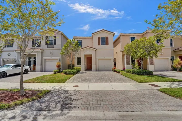 $799,000 | 650 Northeast 191st Terrace, Miami, FL 33179