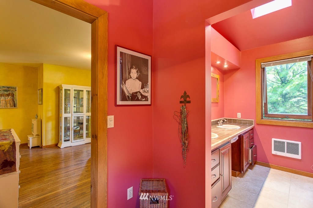 6800 Northeast Ralston Road Bainbridge Island, WA 98110 - Photo 15 of 23 Gallery Image 15