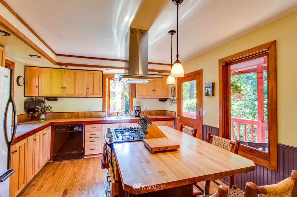 6800 Northeast Ralston Road Bainbridge Island, WA 98110 - Photo 6 of 23 Gallery Image 6