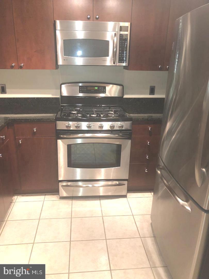 930 Wayne Avenue, Unit 1001 Silver Spring, MD 20910 - Photo 10 of 28 Kitchen