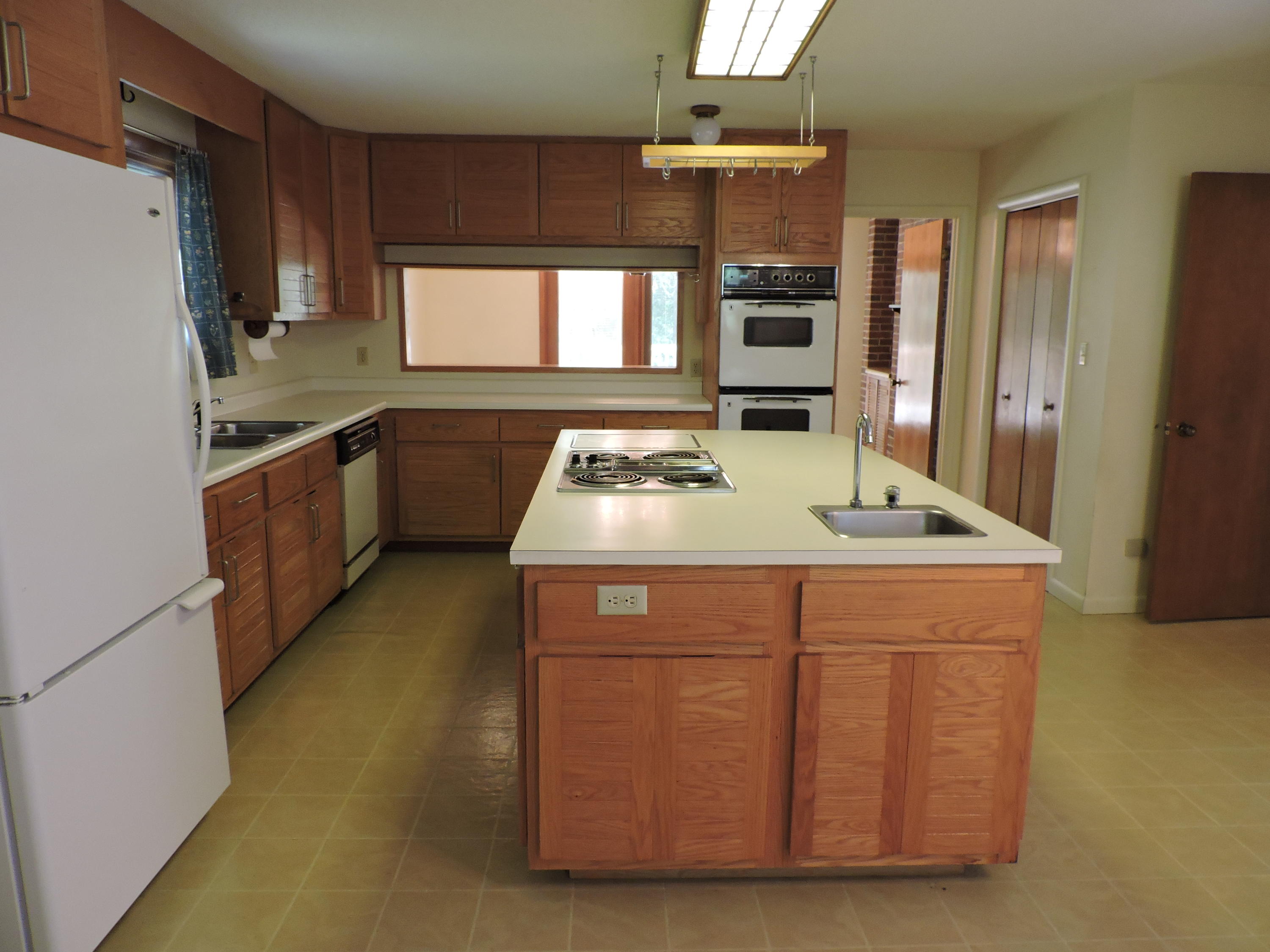 102 Westlook Circle Oak Ridge, TN 37830 - Photo 8 of 27 Oak Ridge listing 006