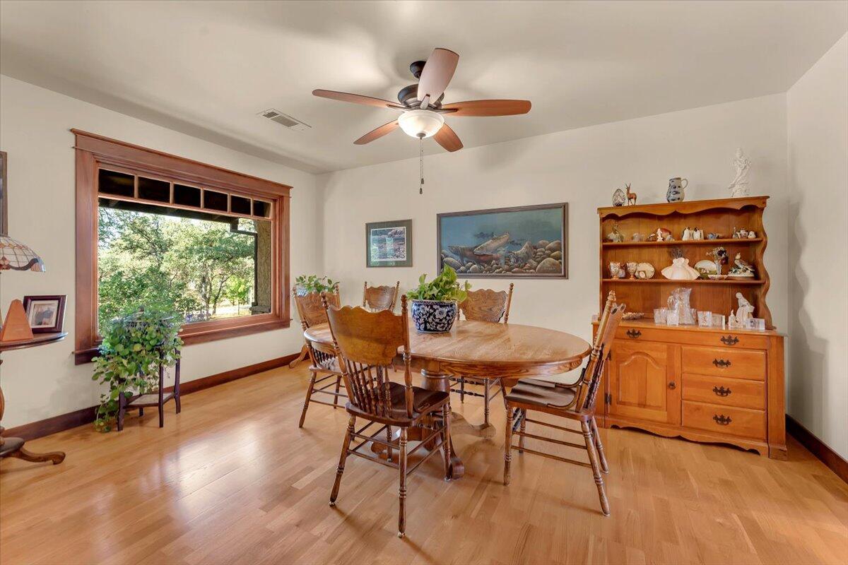 21880 Oak Meadow Road Palo Cedro, CA 96073 - Photo 23 of 79 Living/dining