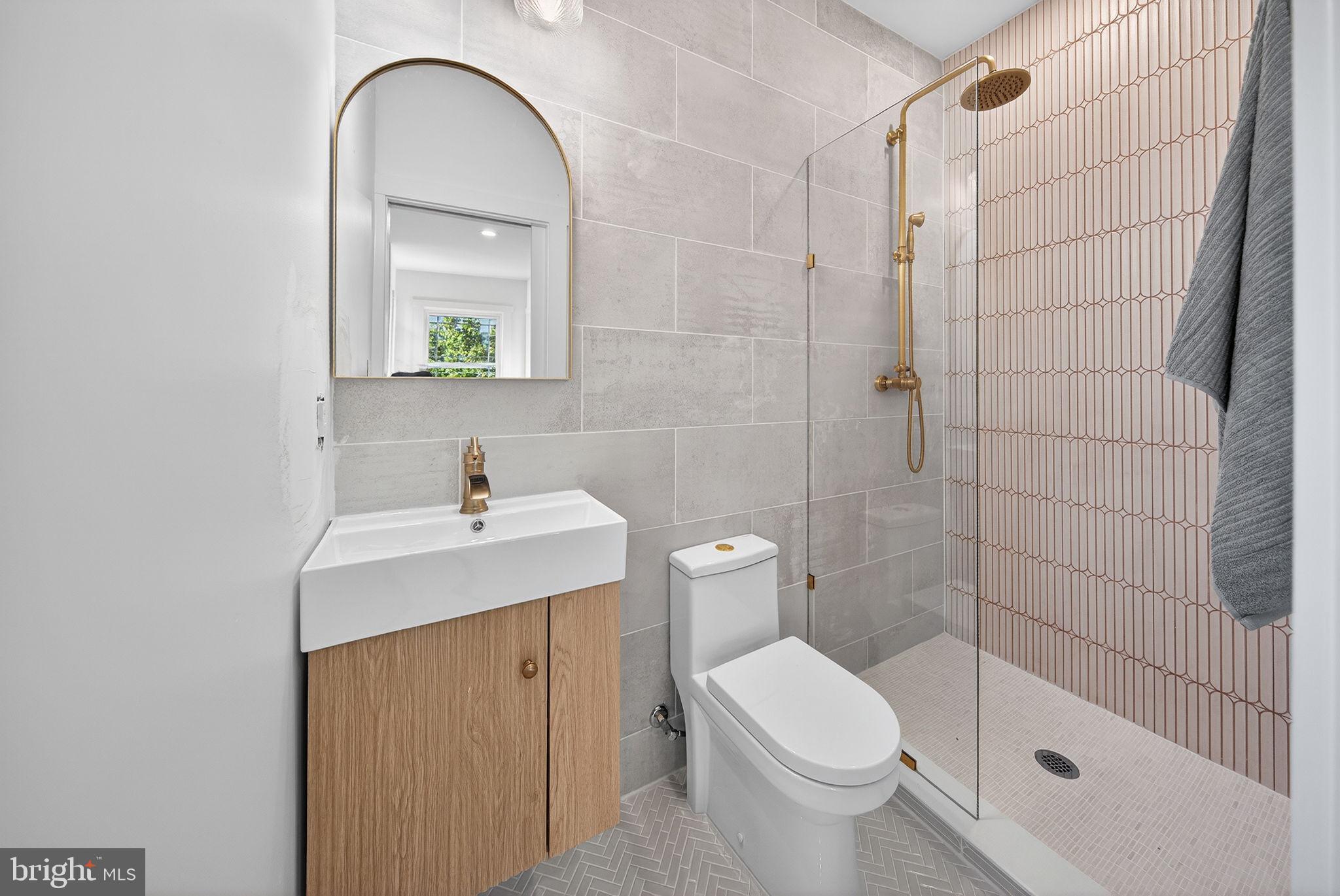 919 F Street Northeast Washington, DC 20002 - Photo 5 of 58 Primary Bathroom