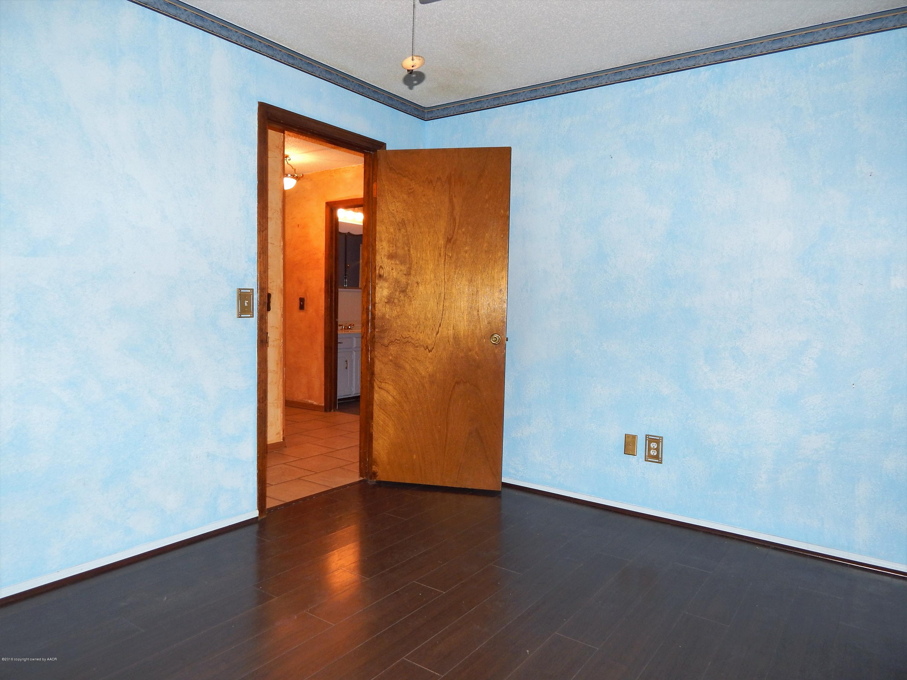 2217 Gresham Drive Amarillo, TX 79110 - Photo 17 of 32 BEDROOM 3 (2)
