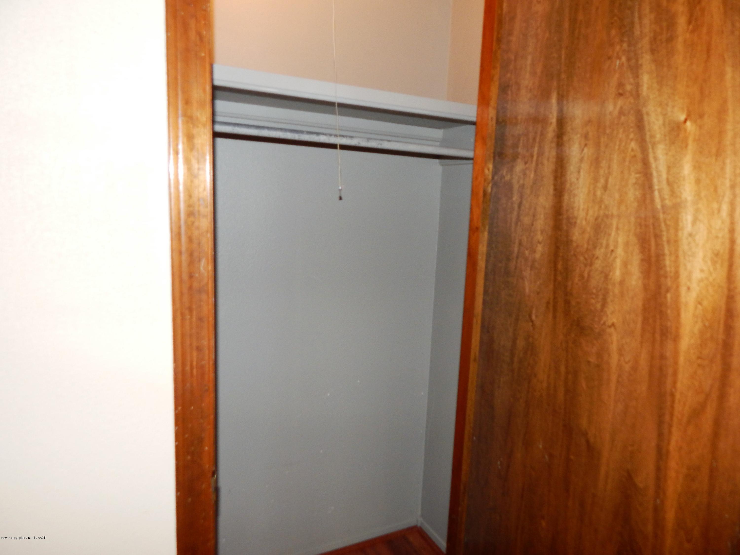 2217 Gresham Drive Amarillo, TX 79110 - Photo 22 of 32 MASTER CLOSET 2