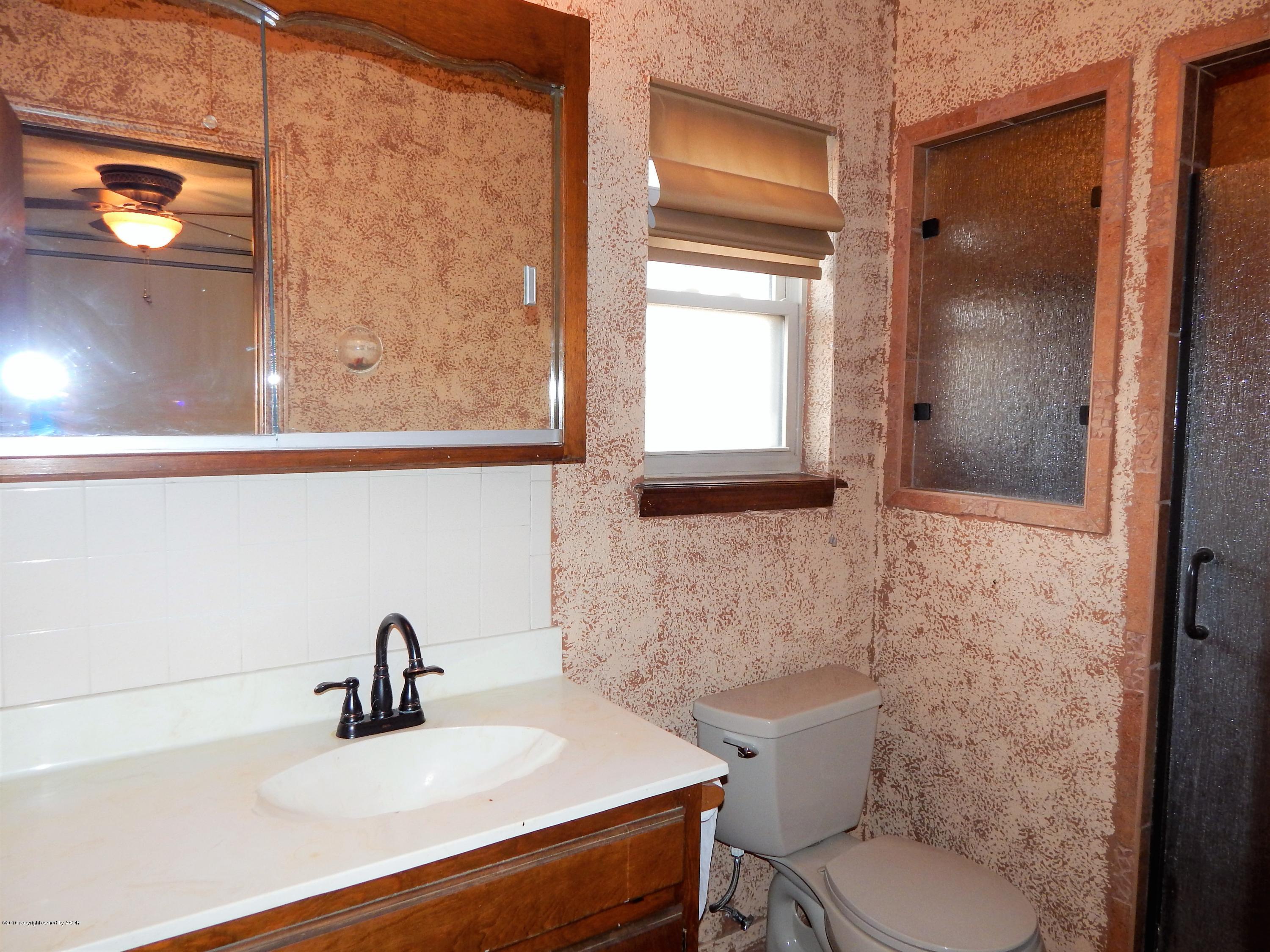 2217 Gresham Drive Amarillo, TX 79110 - Photo 23 of 32 MASTER BATH