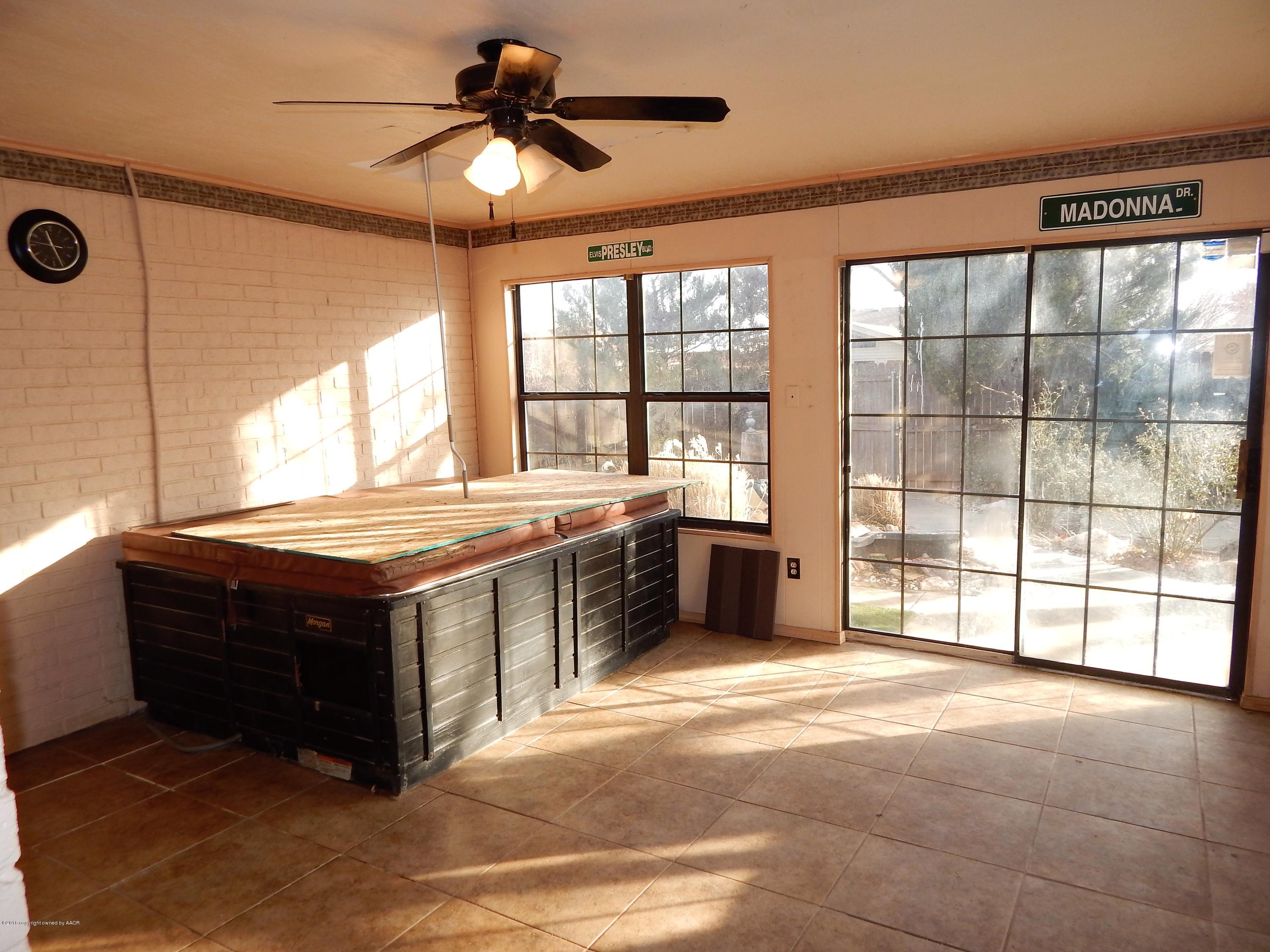 2217 Gresham Drive Amarillo, TX 79110 - Photo 25 of 32 SUNROOM