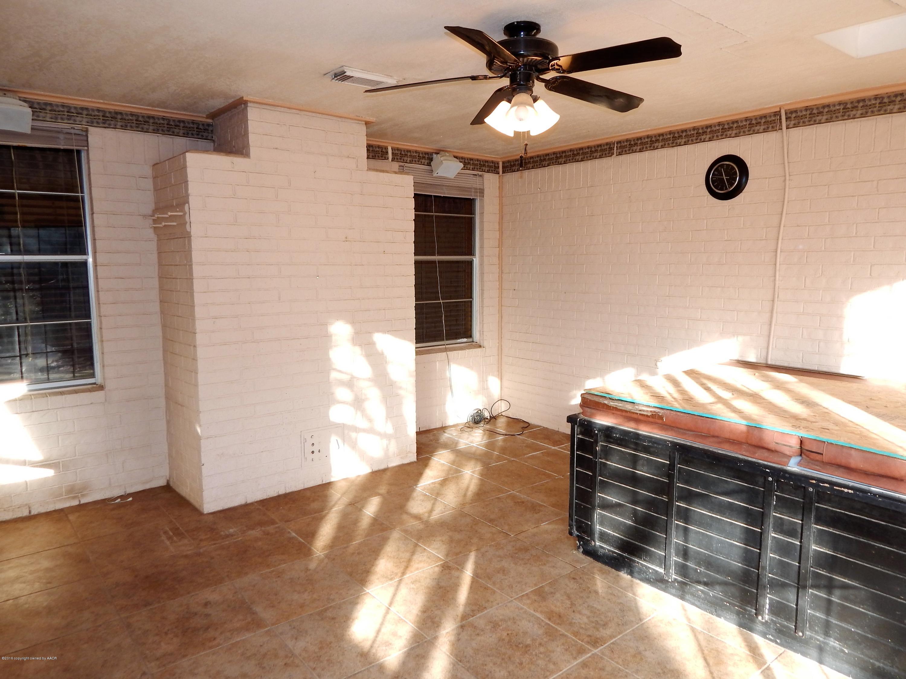 2217 Gresham Drive Amarillo, TX 79110 - Photo 26 of 32 SUNROOM (2)