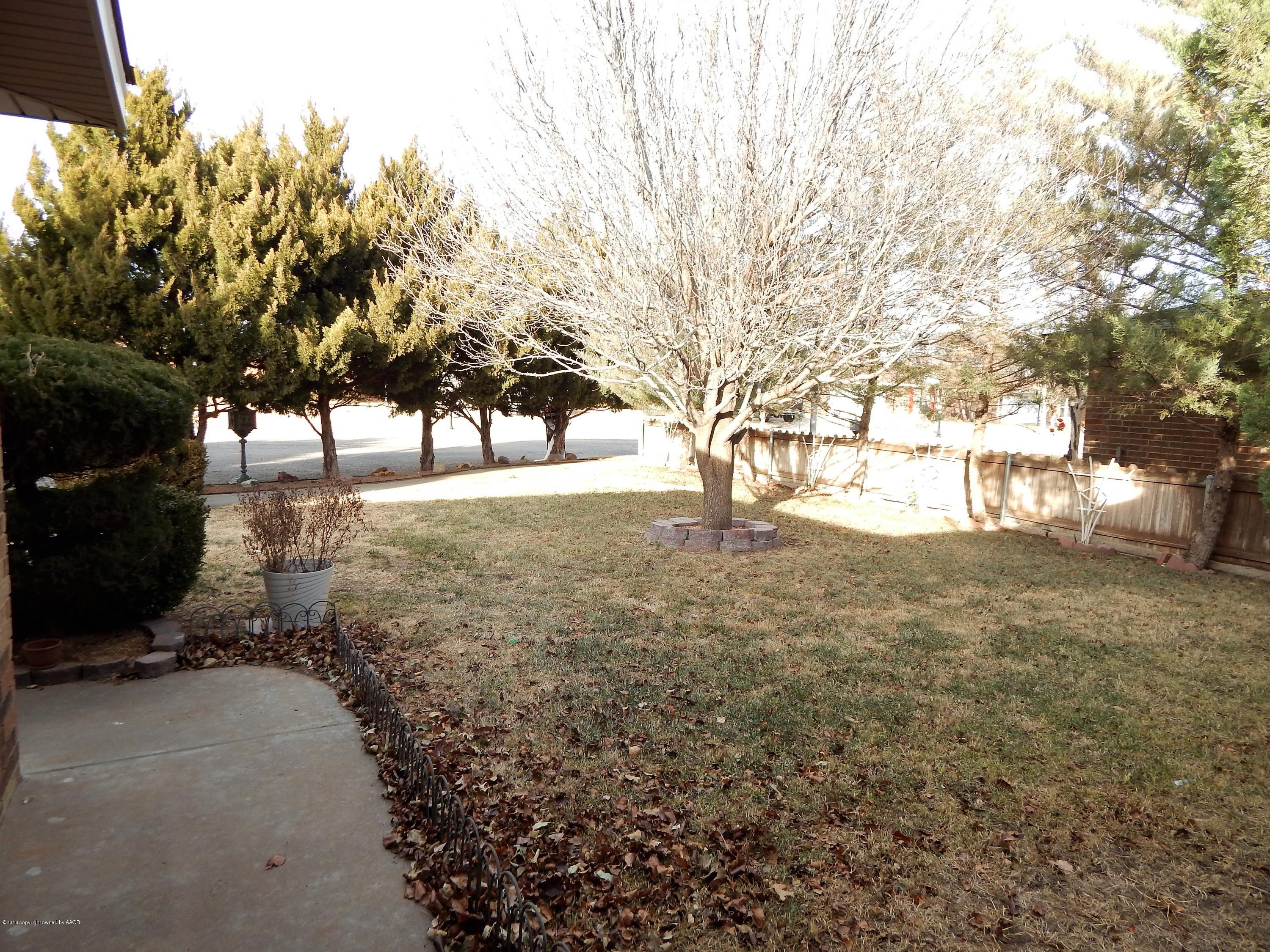 2217 Gresham Drive Amarillo, TX 79110 - Photo 4 of 32 FRONT YARD