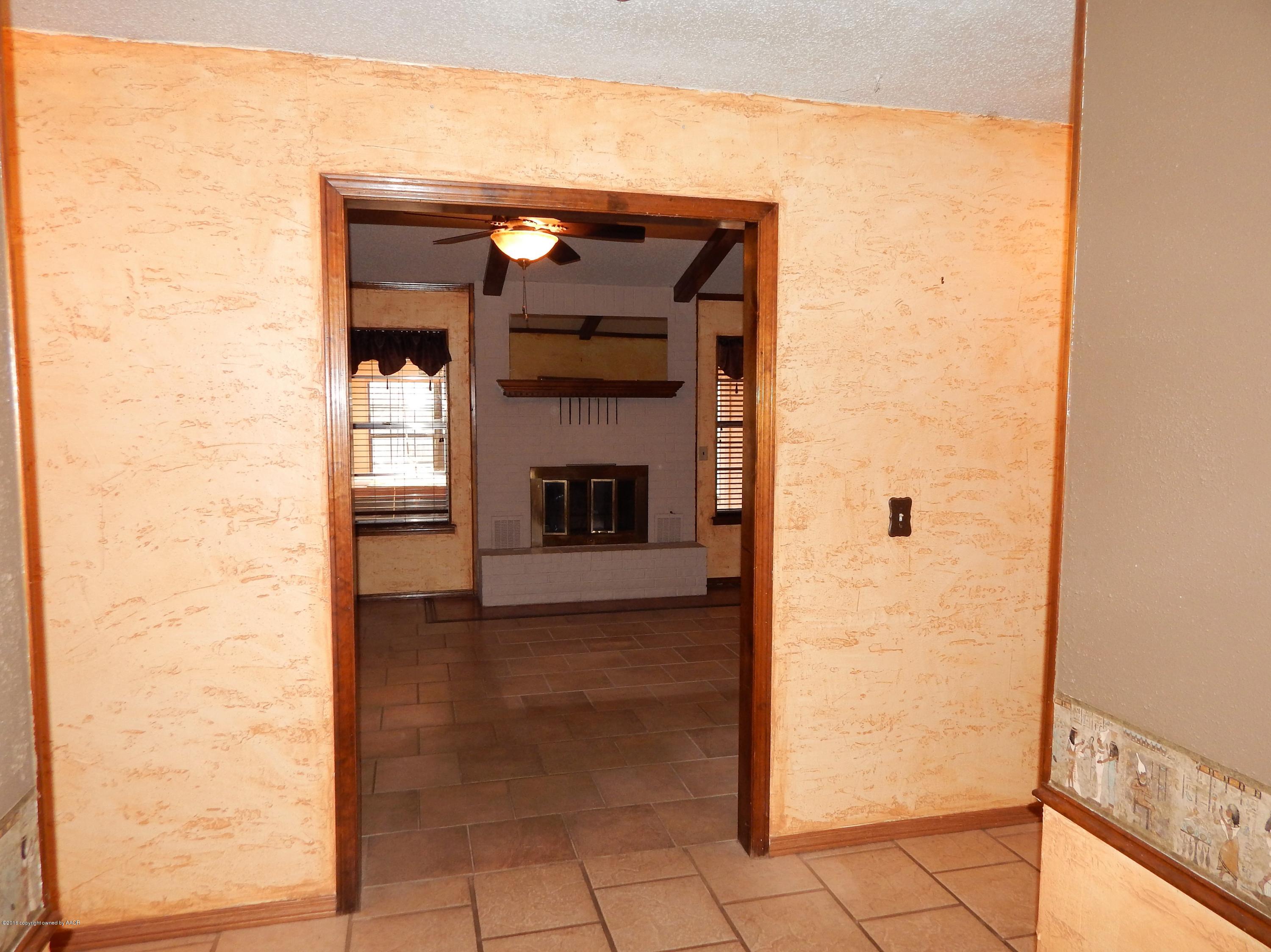 2217 Gresham Drive Amarillo, TX 79110 - Photo 6 of 32 FRONT ENTRY