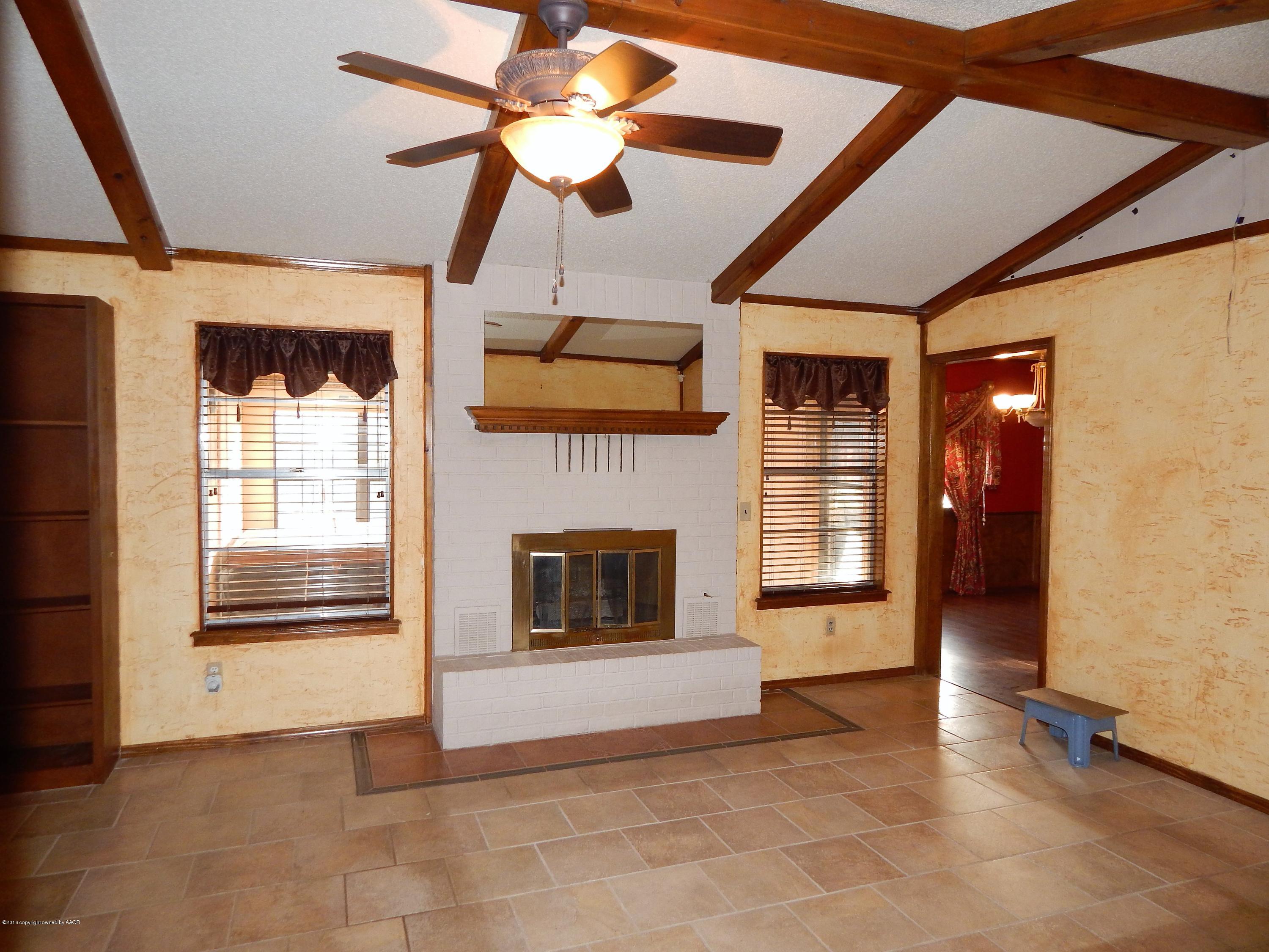 2217 Gresham Drive Amarillo, TX 79110 - Photo 7 of 32 LIVING ROOM
