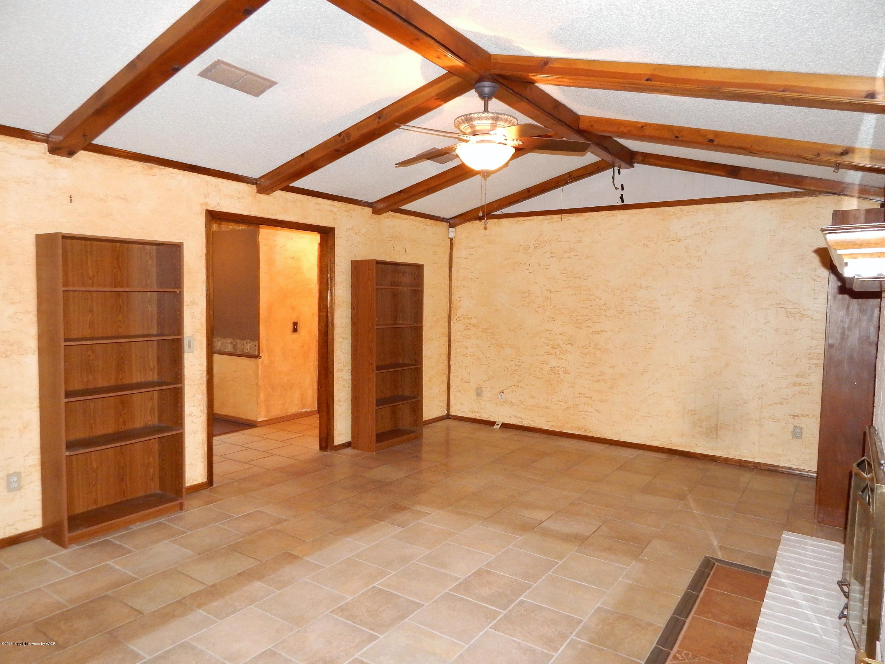2217 Gresham Drive Amarillo, TX 79110 - Photo 8 of 32 LIVING ROOM (2)