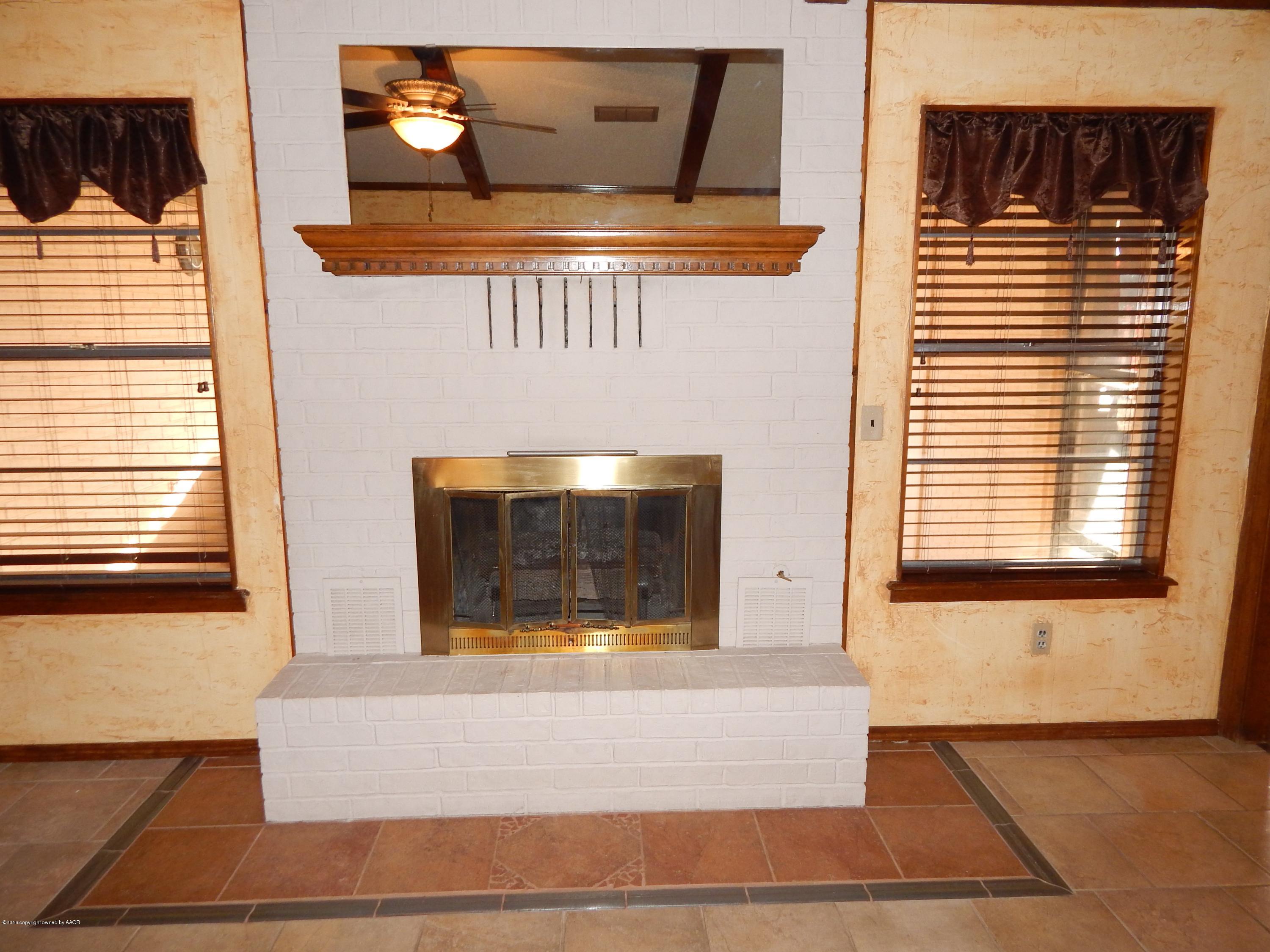 2217 Gresham Drive Amarillo, TX 79110 - Photo 9 of 32 FIREPLACE