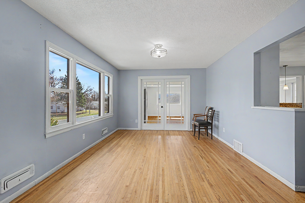 4034 Cleveland Street Northeast Minneapolis, MN 55421 - Photo 5 of 36