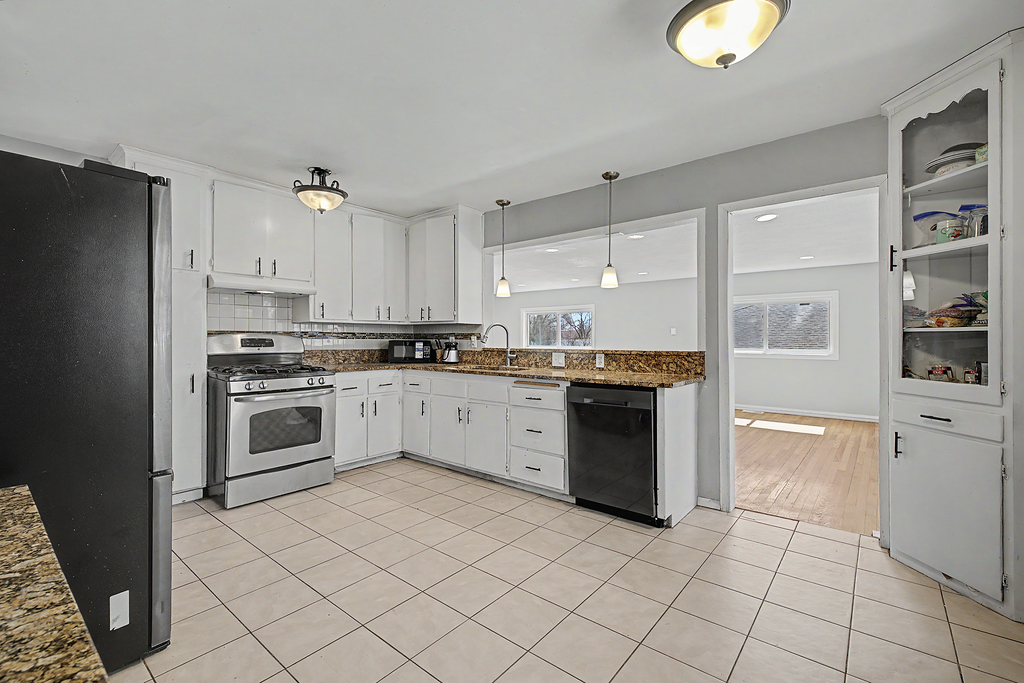4034 Cleveland Street Northeast Minneapolis, MN 55421 - Photo 6 of 36