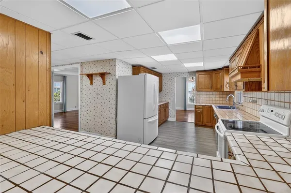 $724,999 | 1542 Lake Ariana Boulevard, Auburndale, FL 33823