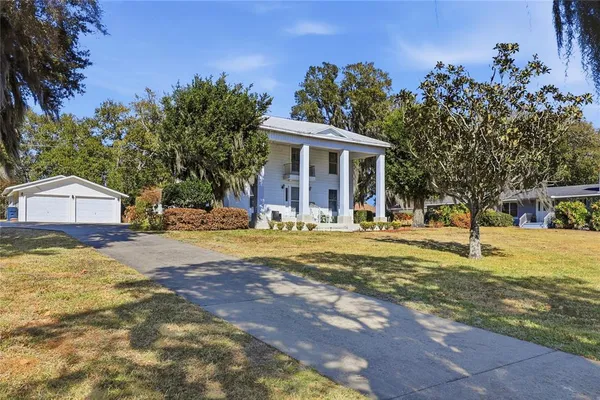 $724,999 | 1542 Lake Ariana Boulevard, Auburndale, FL 33823