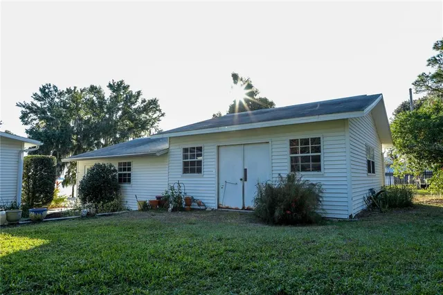a view of a house with backyard and garden