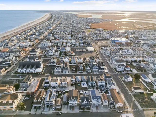 $1,100,000 | 133 43rd Street, Sea Isle City, NJ 08243
