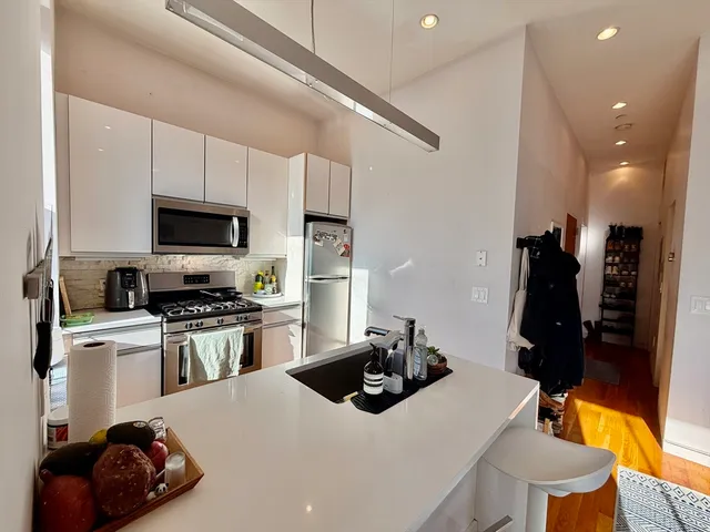 $3,900 | 1607 Tremont Street, Unit 2, Boston, MA 02120