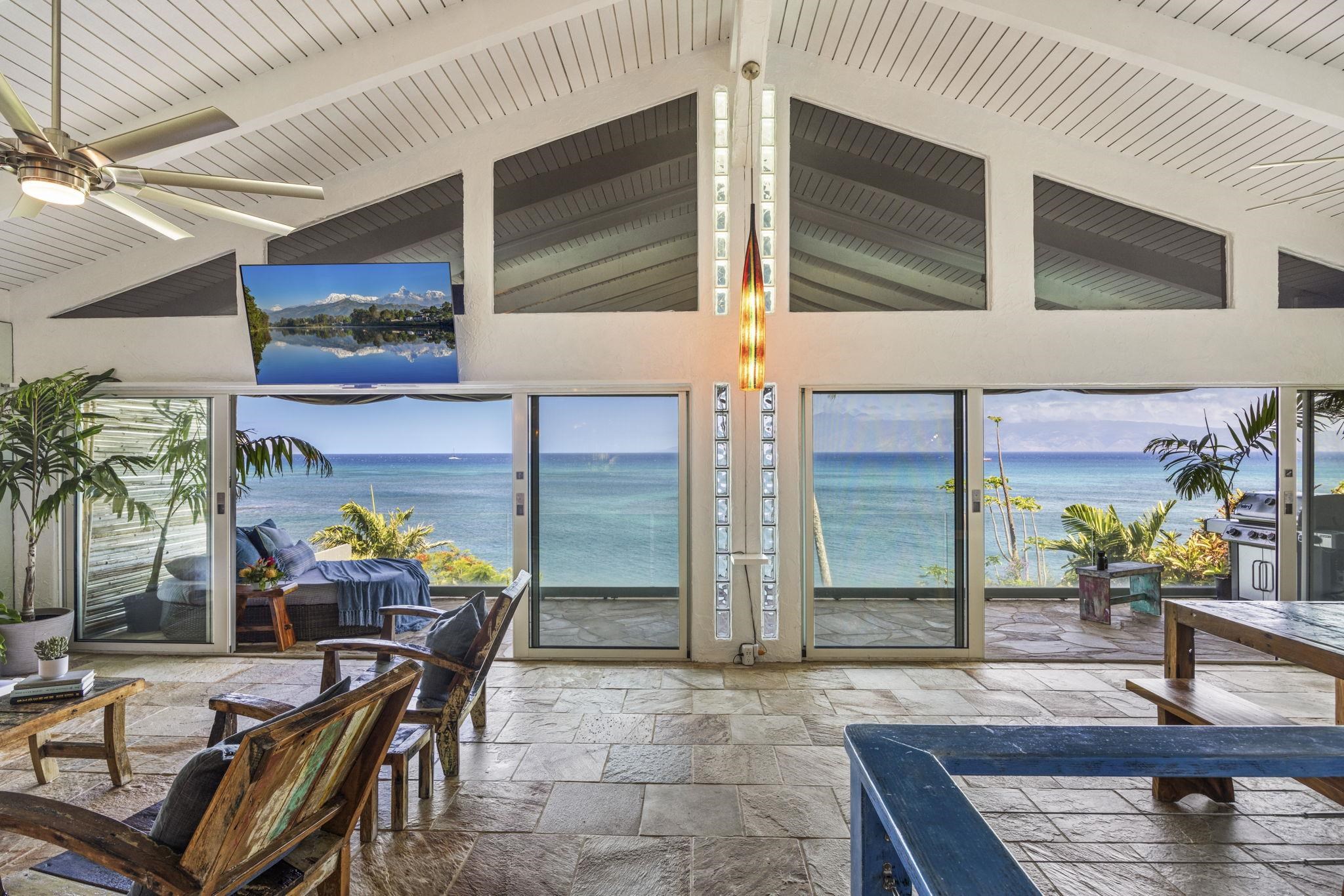 5171 Lower Honoapiilani Road Lahaina, HI 96761 - Photo 15 of 48 a view of living room with patio