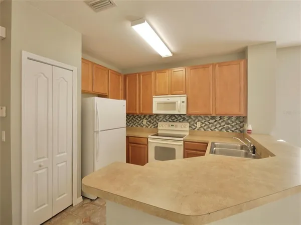 $2,300 | 13605 Daniels Landing Circle, Winter Garden, FL 34787