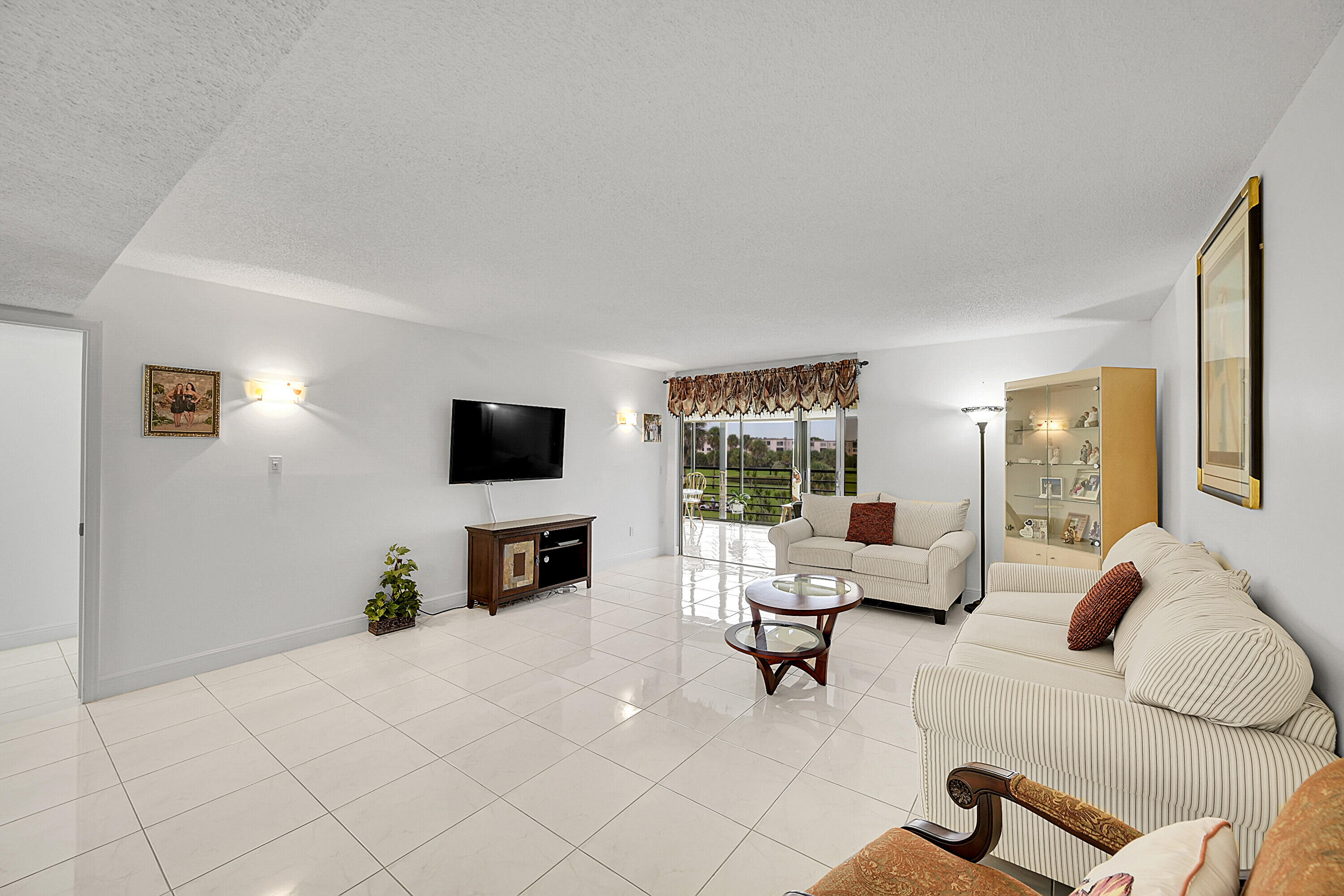 9165 Southwest 14th Street, Unit 1304 Boca Raton, FL 33428 - Photo 11 of 38 Living Room