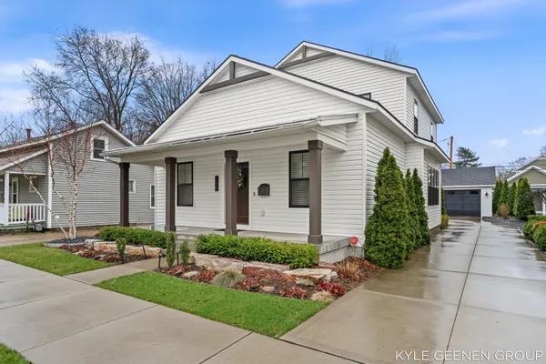 $825,000 | 140 West 10th Street, Holland, MI 49423