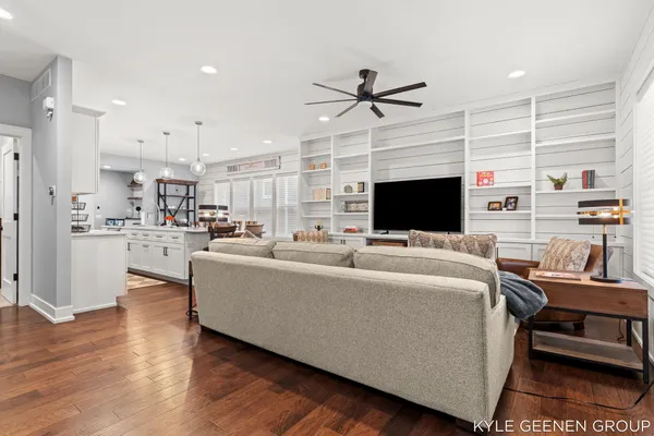 $825,000 | 140 West 10th Street, Holland, MI 49423