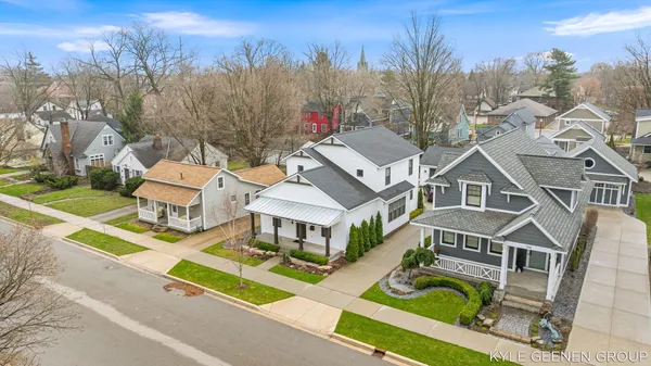 $825,000 | 140 West 10th Street, Holland, MI 49423
