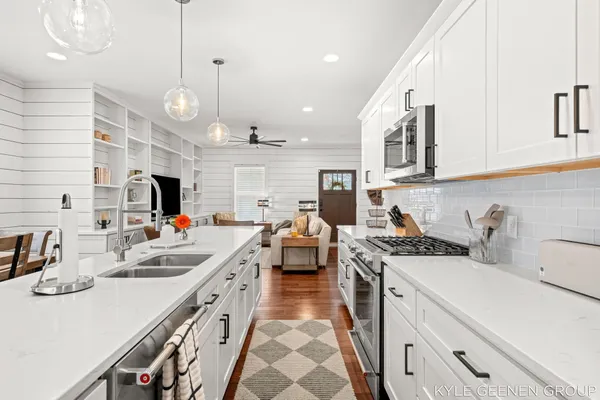 $825,000 | 140 West 10th Street, Holland, MI 49423